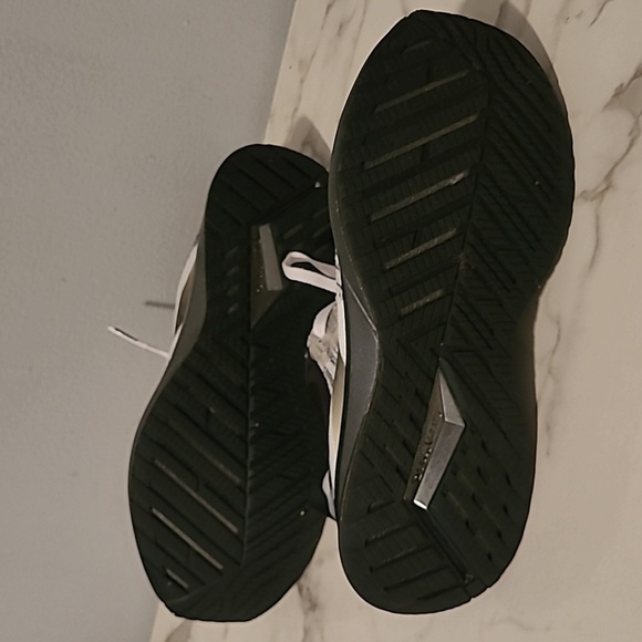 Brooks Levitate 4 Running Training Athletic Sneakers Wmn 9.5 Black White DNA AMP - Picture 14 of 16